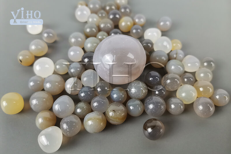 Agate grinding ball