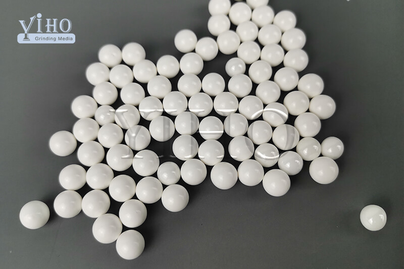 High alumina ceramic grinding media