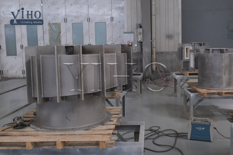 Cyclone upper cone lined with alumina tiles
